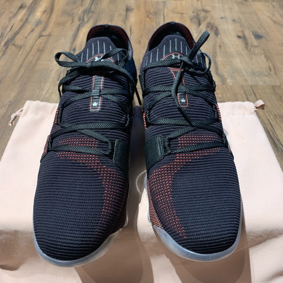 UA HOVR™ Tour Spikeless (Pro Edition) Golf Shoes - Picture 3 of 16